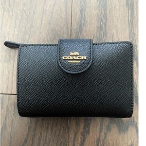 Women’s compact wallet